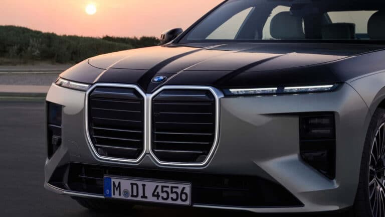 BMW 7 Series yana V8 dvigatelga ega bo‘ldi