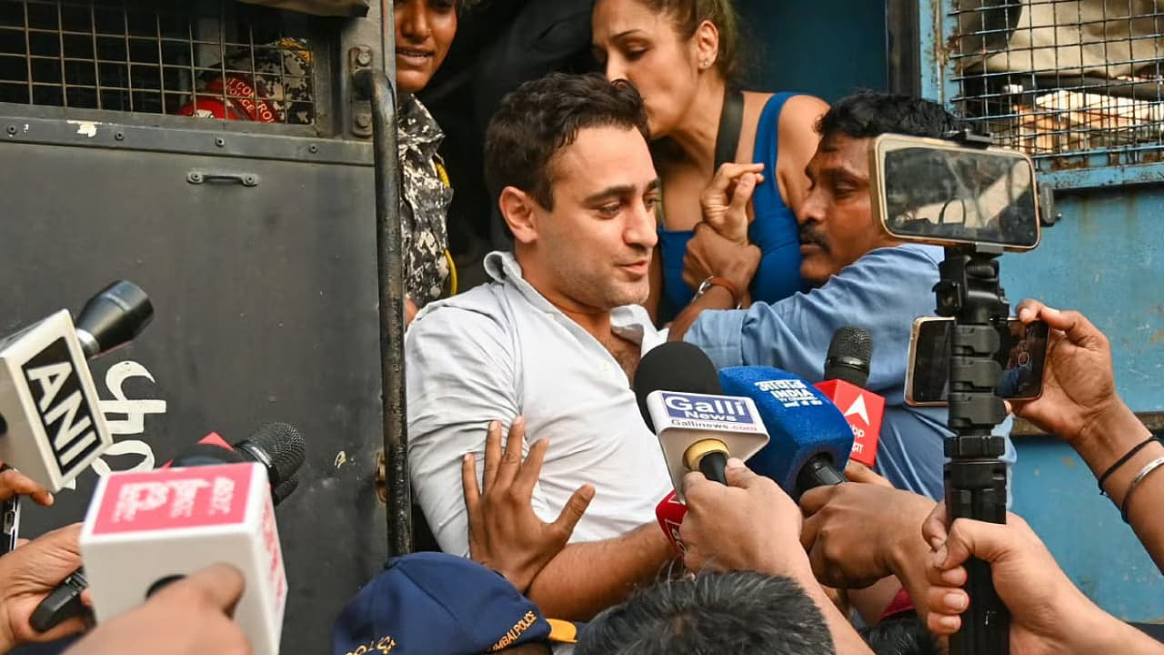 Bollywood actor Imran Khan ordered to leave India after election protest