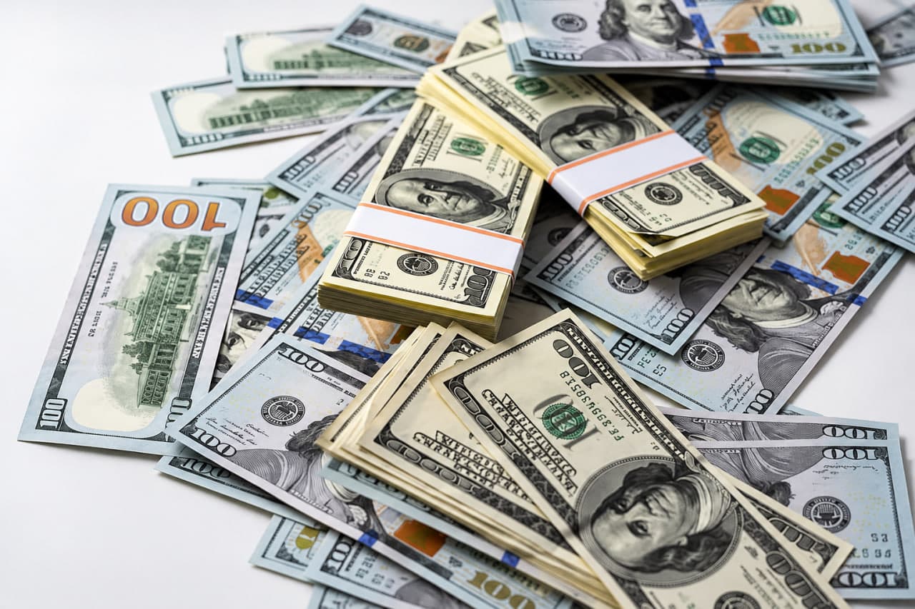 Dollar qulay narxda: 16-oktabr uchun valyuta ayirboshlash kurslari