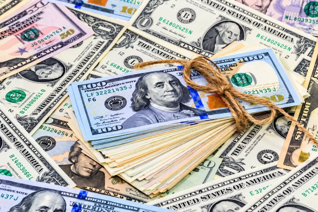Dollar kursi 157 so‘mga oshdi — hafta tahlili