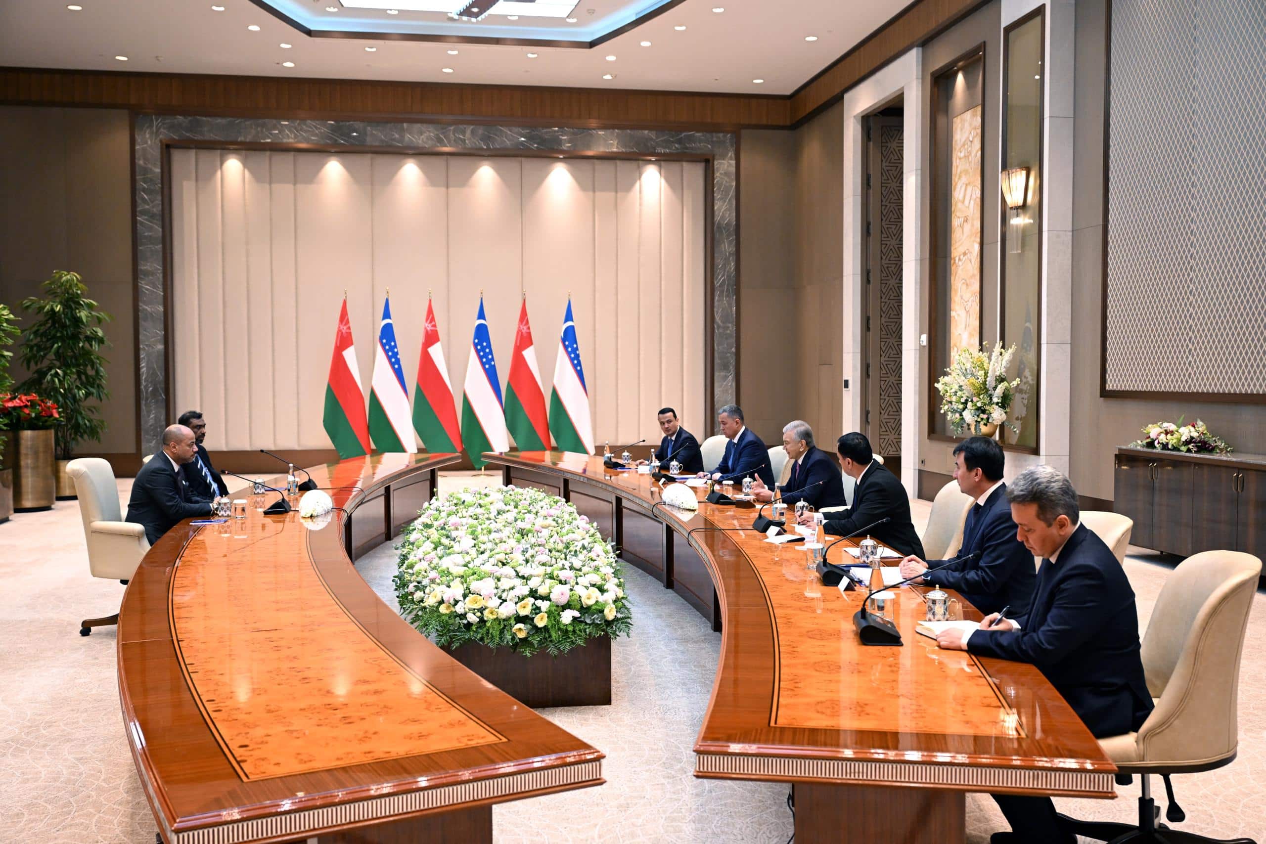Mirziyoyev O‘mon, Xitoy, Turkiya va BAAning yetakchi kompaniya rahbarlari bilan uchrashdi
