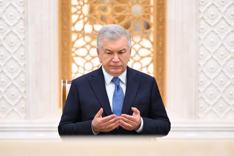 Mirziyoyev Samarqandga tashrifini Imom Buxoriy maqbarasidan boshladi