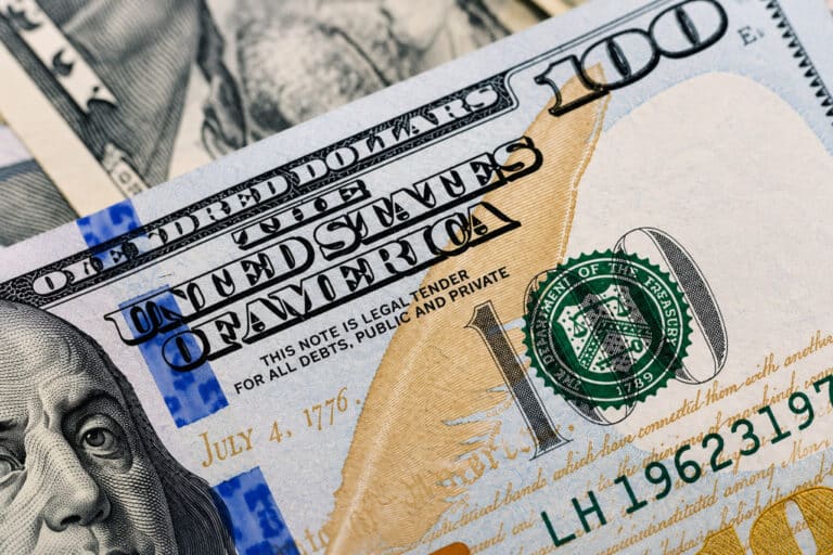 Dollar foyda bilan: 19-oktabr uchun valyuta ayirboshlash kurslari