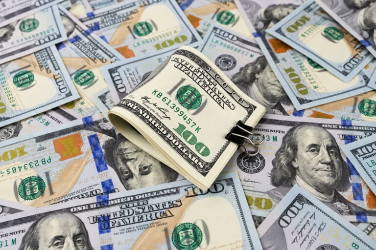 Dollar «qulamoqda»: 21-oktabr uchun valyutalar kursi e’lon qilindi