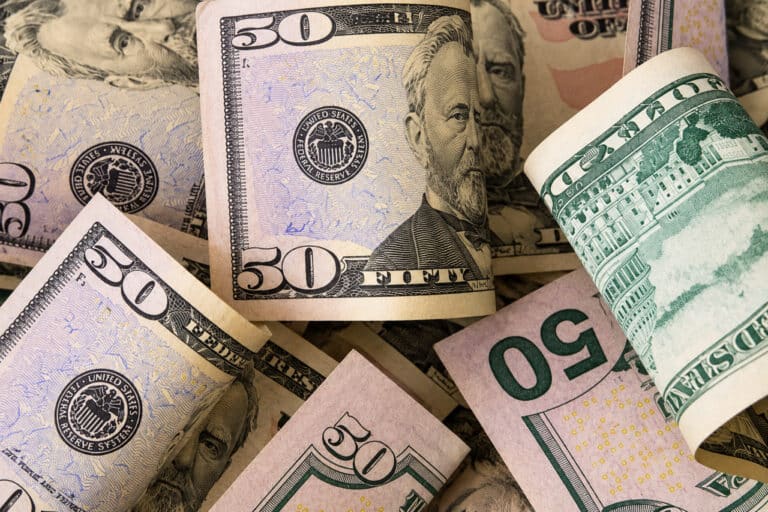 Dollar «qulamoqda»: 24-oktabr uçun valyutalar kursi e’lon qilindi