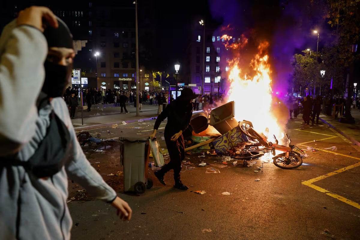 Barcelona riots leave 128 arrested and 15 police officers injured