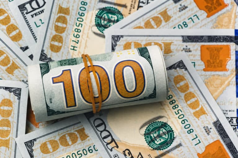 Dollar «parvozda»: 28-oktabr uçun valyutalar kursi e’lon qilindi
