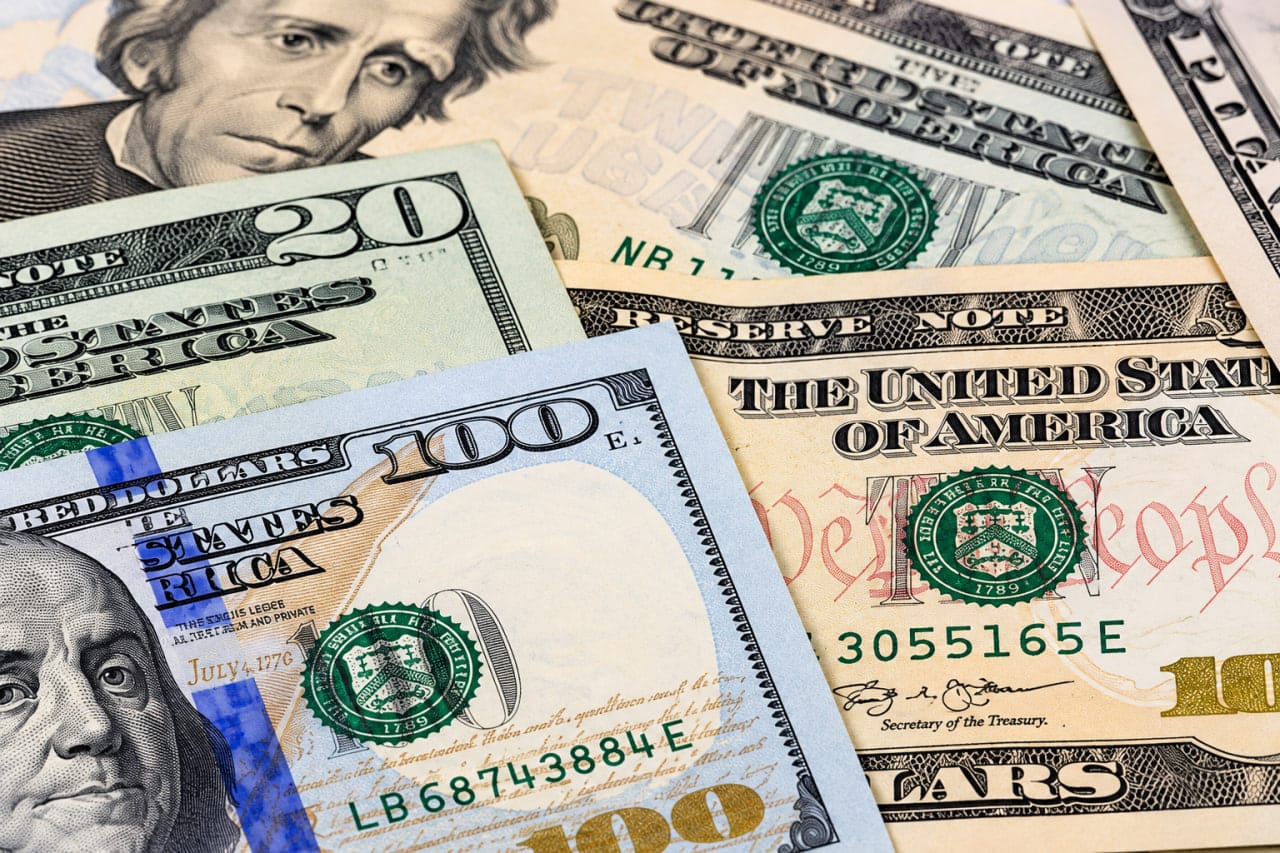Dollar foyda bilan: 28-oktabr uçun valyuta ayirboşlaş kurslari