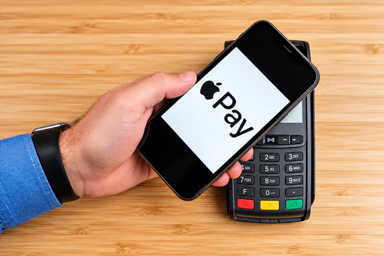 Uzcard va Humo kartalari tez orada Apple Pay’ga ulanadi