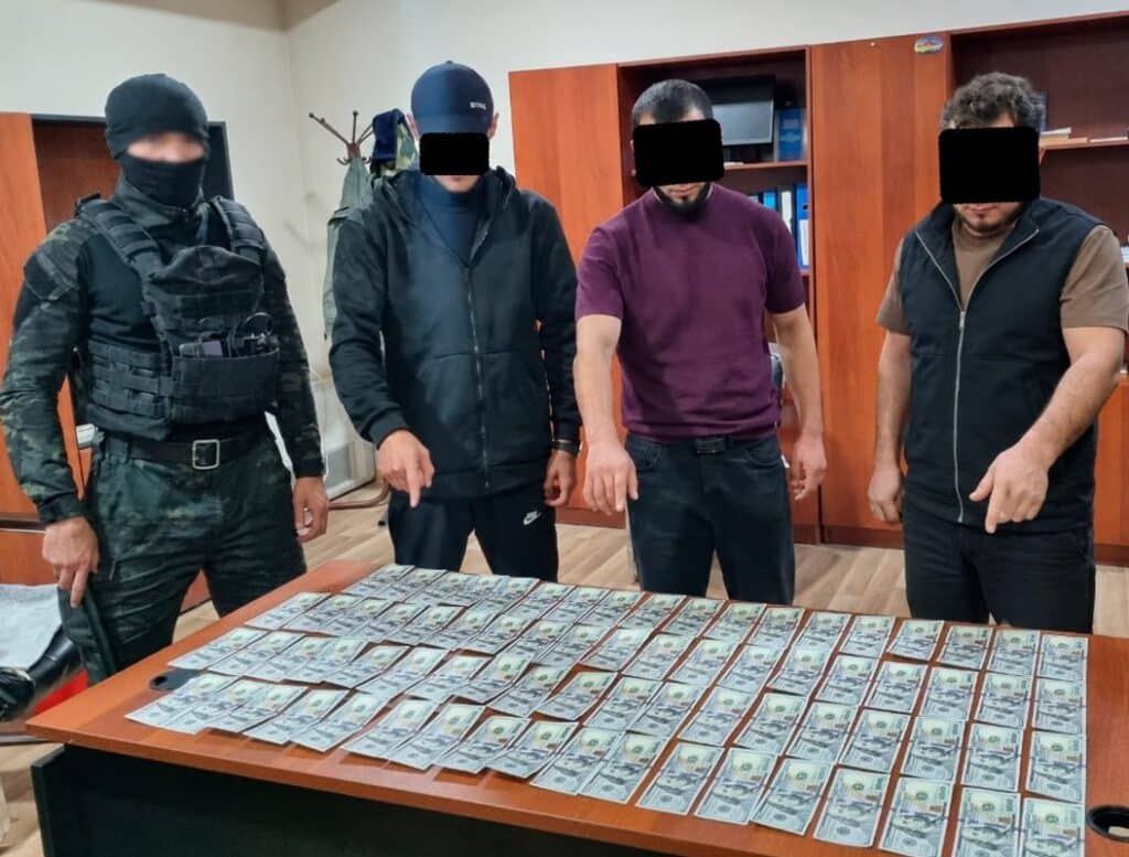 Samarqandda qalbaki $7 400 kupyura sotilayotgani aniqlandi
