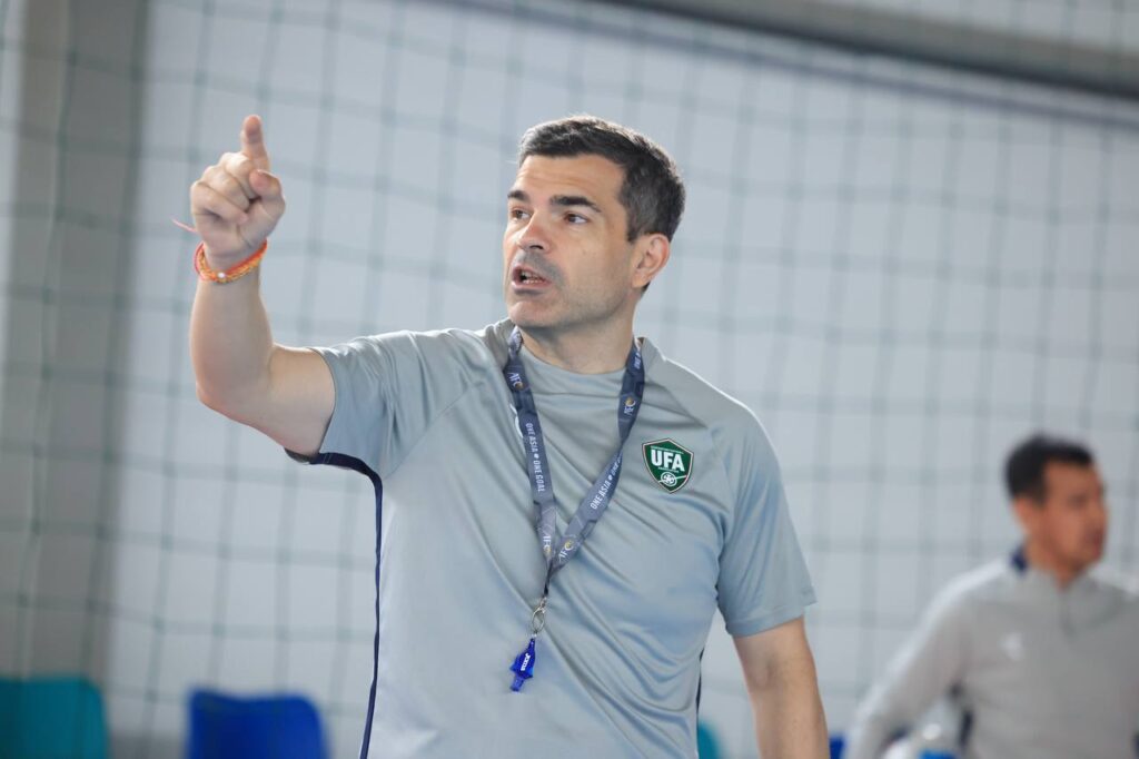 O‘zbekiston terma jamoasi bosh murabbiyi iste’foga chiqdi