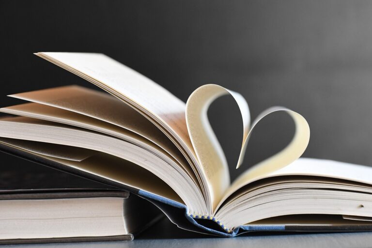 Узбекистанцам будут платить до $50 тыс. за чтение книг